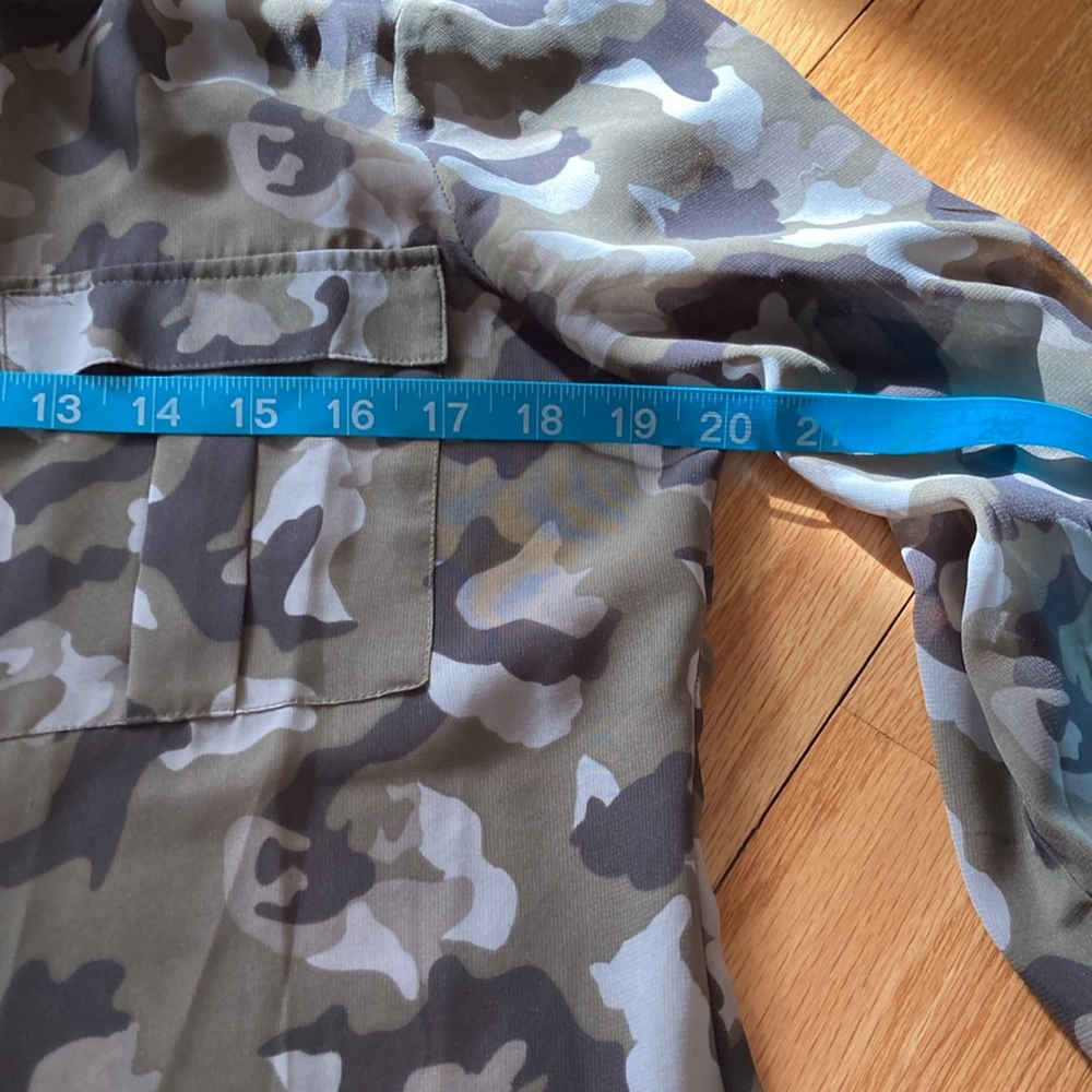 Banana Republic M sheer camo blouse - Picture 4 of 4